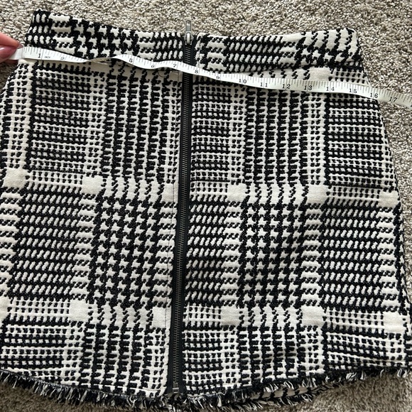 Cupcakes & Cashmere plaid mini skirt zip up black and white houndstooth pattern - Picture 7 of 13